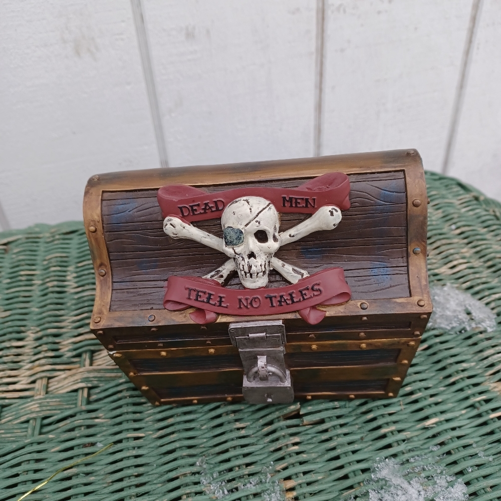New in Box Disney Pirate Store Official Chest & Coasters From the Original Ride